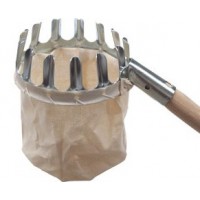 Roca apanha frutos com saco de pano